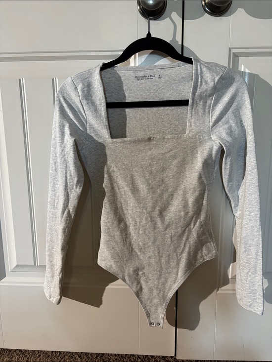 Abercrombie & Fitch Tops - Abercrombie & Fitch Light Gray Square-Neck Long Sleeve Bodysuit
